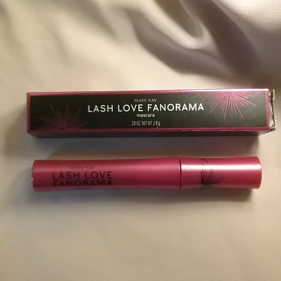 Mary Kay Fanorama Mascara - Picture 3 of 4